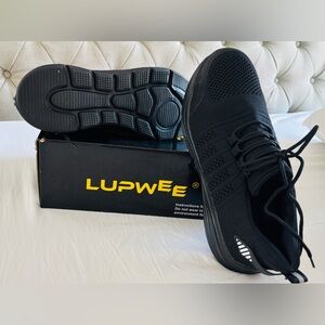 Men's Black Athletic Shoes